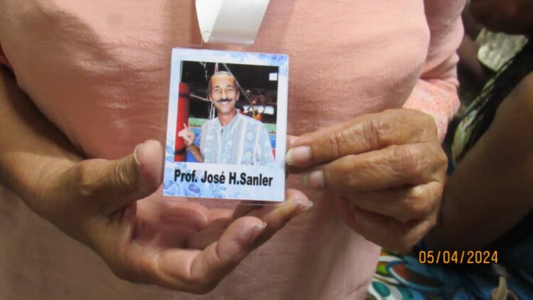 Medallas en homenaje por destacada labor en el deporte cubano. Foto: De la autora