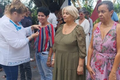 Reciben espirituanos medallas al mérito laboral