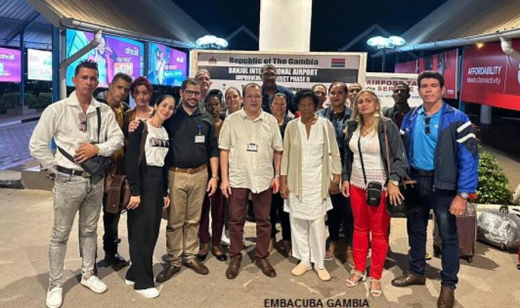 A new group of Cuban health professionals arrives in Gambia • Workers