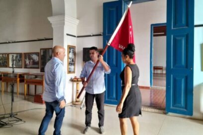 Reconocen en Holguín a 26 colectivos con la condición de Vanguardia Nacional