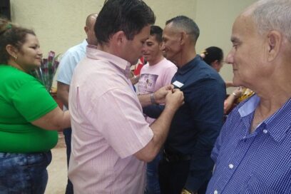 Condecorados avileños por extraordinarios méritos laborales