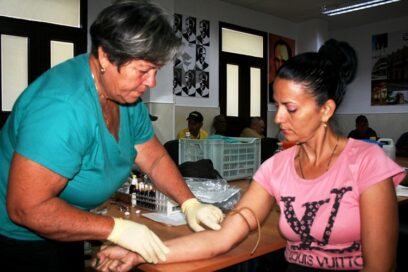 Civiles de la Defensa donan sangre por la Patria y por el Primero de Mayo