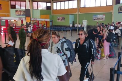 Llega a Cuba primer grupo de nacionales varados en Haití