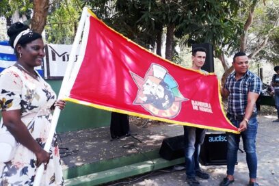 En Muebles Ludema flamea Bandera de Honor de la UJC