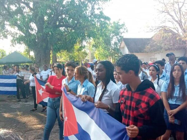 This is one of the more than 100 parades or events that take place in towns, communities or popular councils in Villa Clara province as part of the May Day celebrations.
