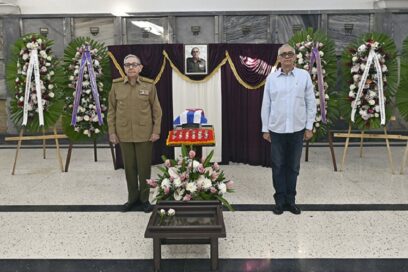 Raúl Castro y Díaz-Canel asisten a honras fúnebres de destacado militar