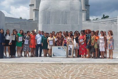 Felicita Presidente cubano al colectivo de ACN