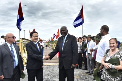 Felicita Esteban Lazo al nuevo Presidente de la Asamblea Nacional de Vietnam