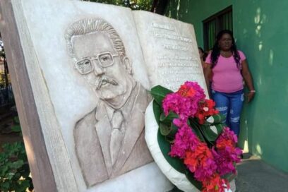 Honores para un gran revolucionario