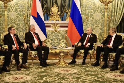 Presidente ruso recibe a su homólogo cubano en el Kremlin
