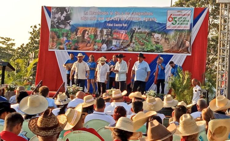 Celebran en Sancti Spíritus acto nacional por el Día del Campesino ...