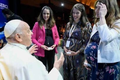 Papa Francisco aboga por políticas eficaces a favor de las familias