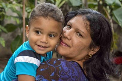 La ternura de un abrazo materno