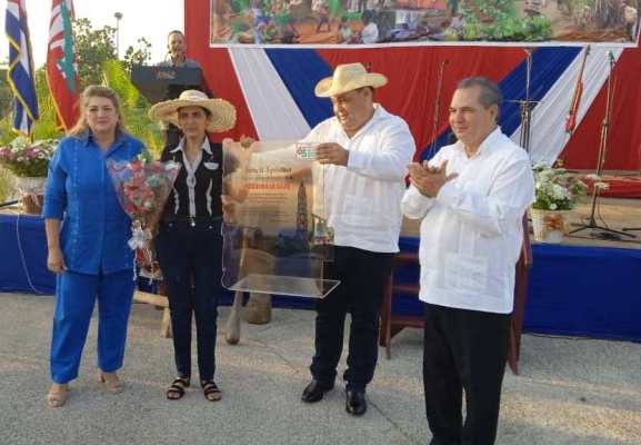 Celebran en Sancti Spíritus acto nacional por el Día del Campesino ...