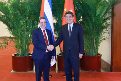 Intercambia Canciller cubano con autoridades de China