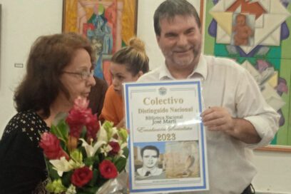 Distinguen a profesionales de la bibliotecología con el sello 85 Aniversario de la CTC