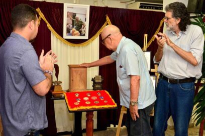 Ofrendas de Raúl y Díaz-Canel para despedir a Pedro de la Hoz