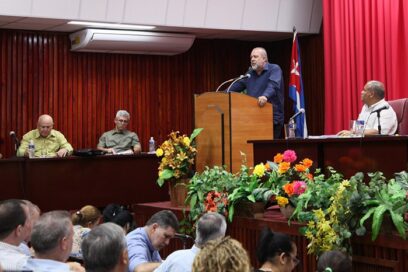 Trabajar sin descanso mientras haya insatisfacciones en el pueblo