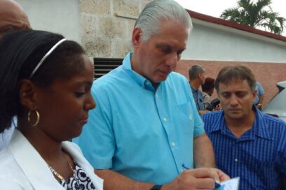 A ser de los que inspiran, alienta Díaz-Canel en Unión de Reyes