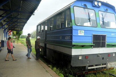 Ferrobuses y afán para mejorar transporte en Artemisa