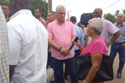 Visita Díaz-Canel centros de interés económico en Cienfuegos