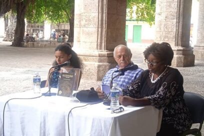 Presente legado del Comandante Almeida en Sábado del Libro