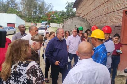 Recorre Primer Ministro fábrica de cemento Siguaney