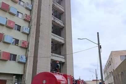 Trabajan para extinguir totalmente incendio en edificio Girón