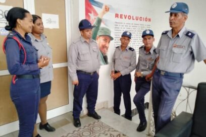 Historias de azul y verde olivo