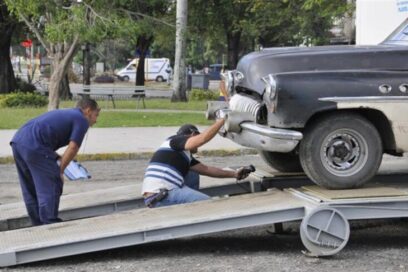 Destaca titular de transporte importancia de legalización de vehículos ensamblados por partes y piezas