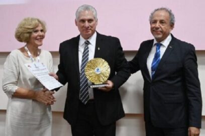 Entregan a presidente de Cuba reconocimiento por labor científica