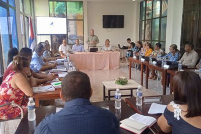 Sesiona reunión de estudios de Finanzas y Precios y de la ONAT Compartir