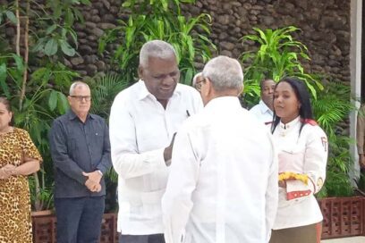 Condecoran en Cuba a autoridades del Consejo Electoral Nacional