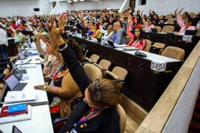 Debaten y aprueban nuevas normas jurídicas diputados cubanos