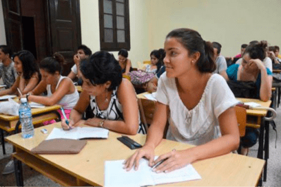 Más de 3 200 jubilados fortalecen el claustro universitario en Cuba