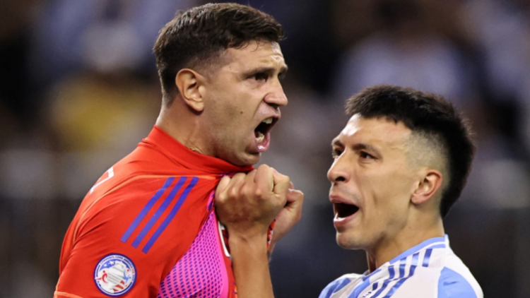 Emiliano "Dibu" Martínez y Lisandro Martínez resultaron fundamentales en el pase de la albiceleste. Foto: tomada de Sporting News