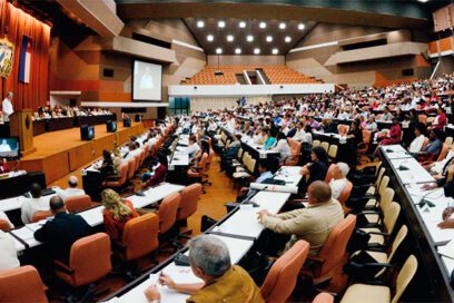 Parlamento abre sus puertas