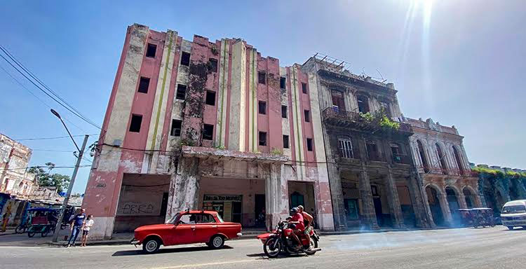 El cine reina, construido en la década del 30 del pasado siglo, permitía la entrada de hasta 1570 espectadores. Foto: Alejandro Acosta Hechavarría