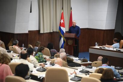 Insta presidente de Cuba a soluciones creativas frente a desafíos
