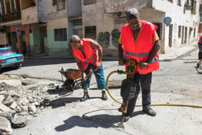 Bajo el avance del programa y no detiene deterioro vial del país