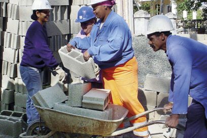 Trabajo aquí… y me duele allá