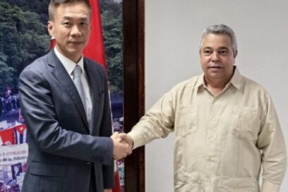 Encuentro de Ulises Guilarte con embajador de China Hua Xin