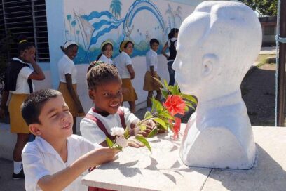 La familia santiaguera se alista para el retorno a las aulas