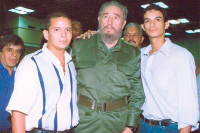 Fidel muy cerca de los estudiantes