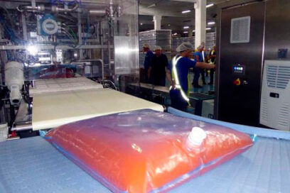 Instalan nueva línea de producción en fábrica de refrescos Los Portales