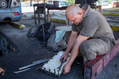 Manuel Issac Cocho: 26 años sin quitarse el overol