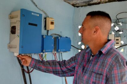 Leosbeidy: afiliado sindical y campesino que da agua con luz solar
