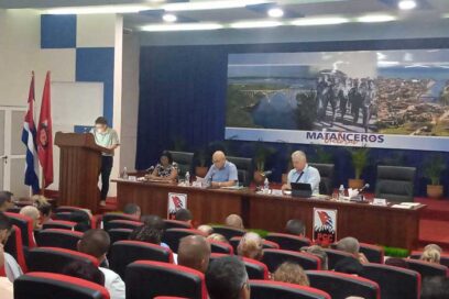 Díaz-Canel analiza avances y retos en el trabajo político y económico