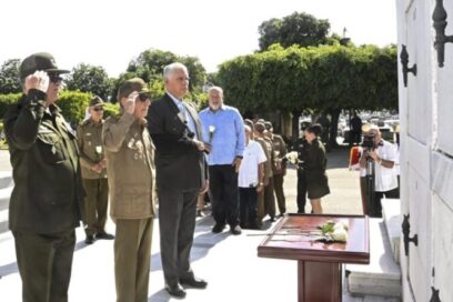 Asistieron Raúl y Díaz-Canel a ceremonia de inhumación del general de división Romárico Vidal Sotomayor García