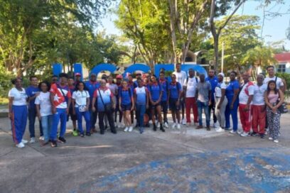 Glorias deportivas intercambian con estudiantes de la Universidad del Deporte